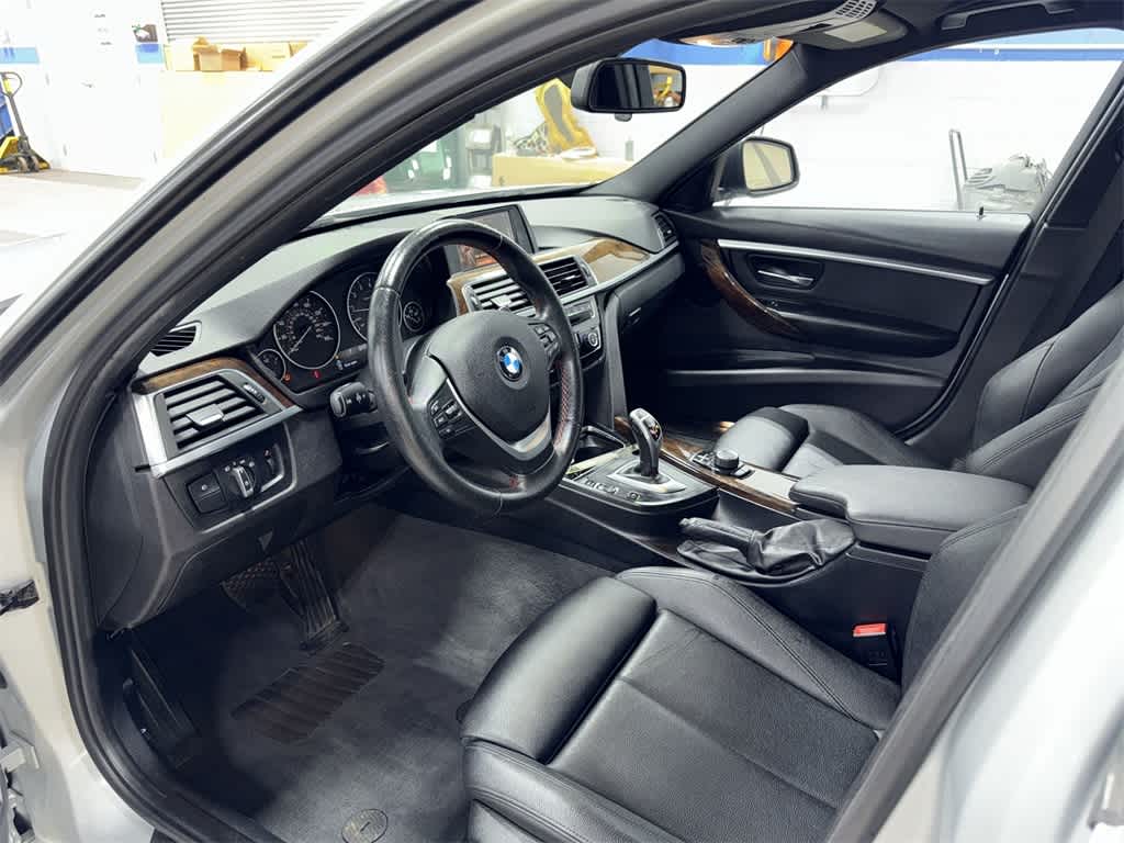 Thumbnail: 2016 BMW 3 Series - 28