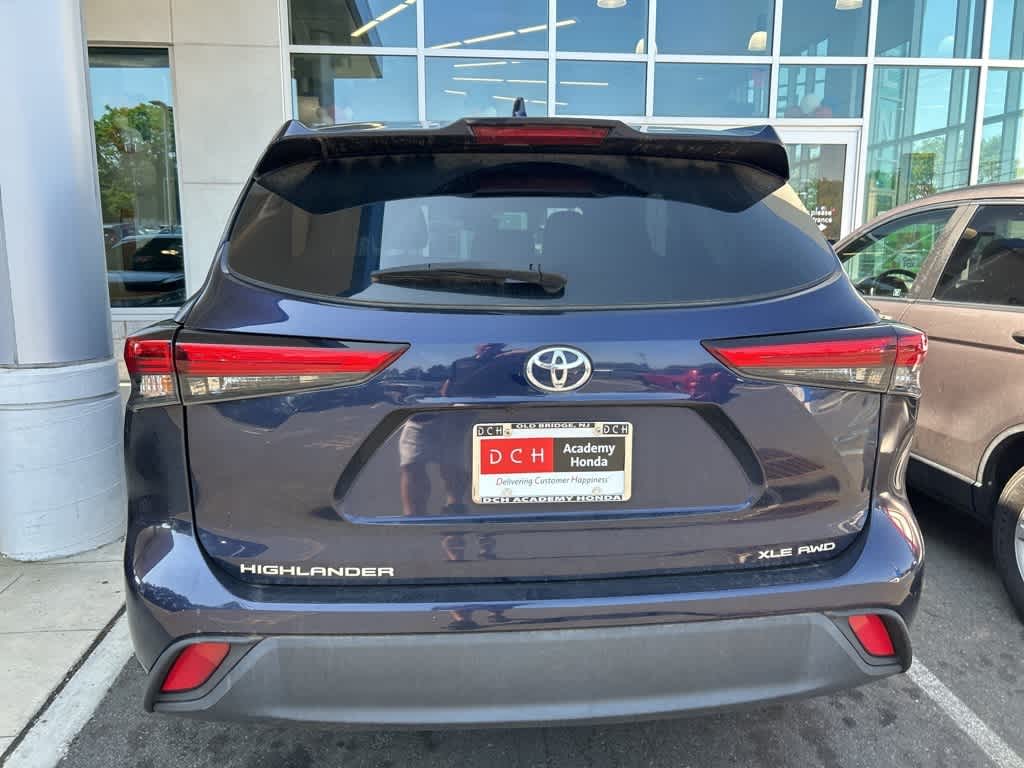 Thumbnail: 2022 Toyota Highlander - 9