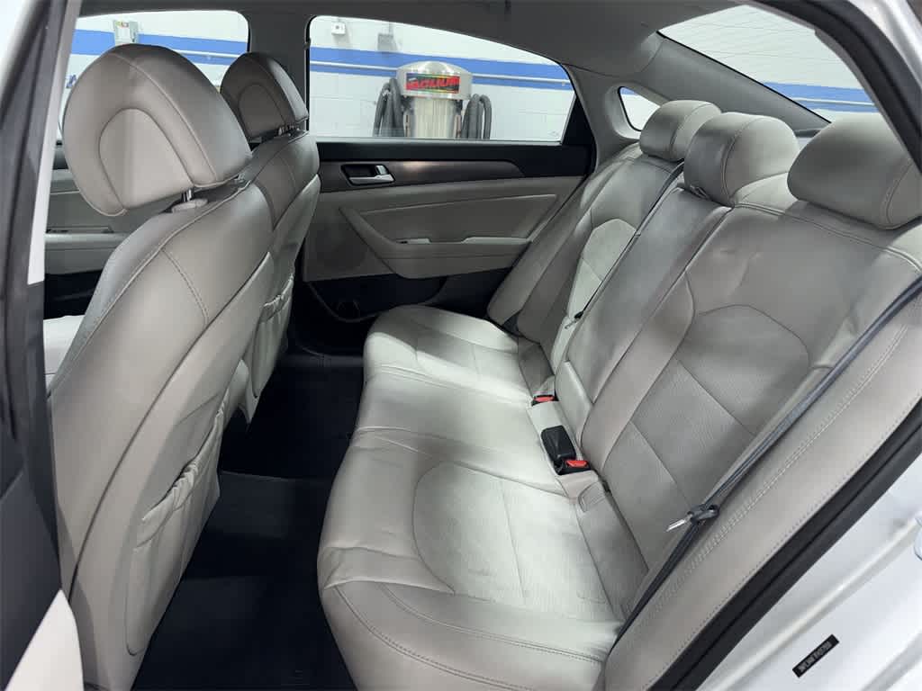 Thumbnail: 2015 Hyundai Sonata - 17