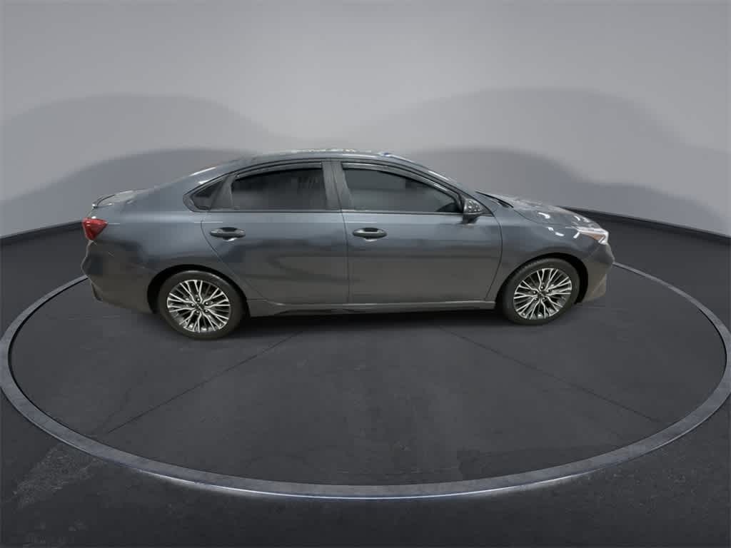 Thumbnail: 2023 Kia Forte - 9