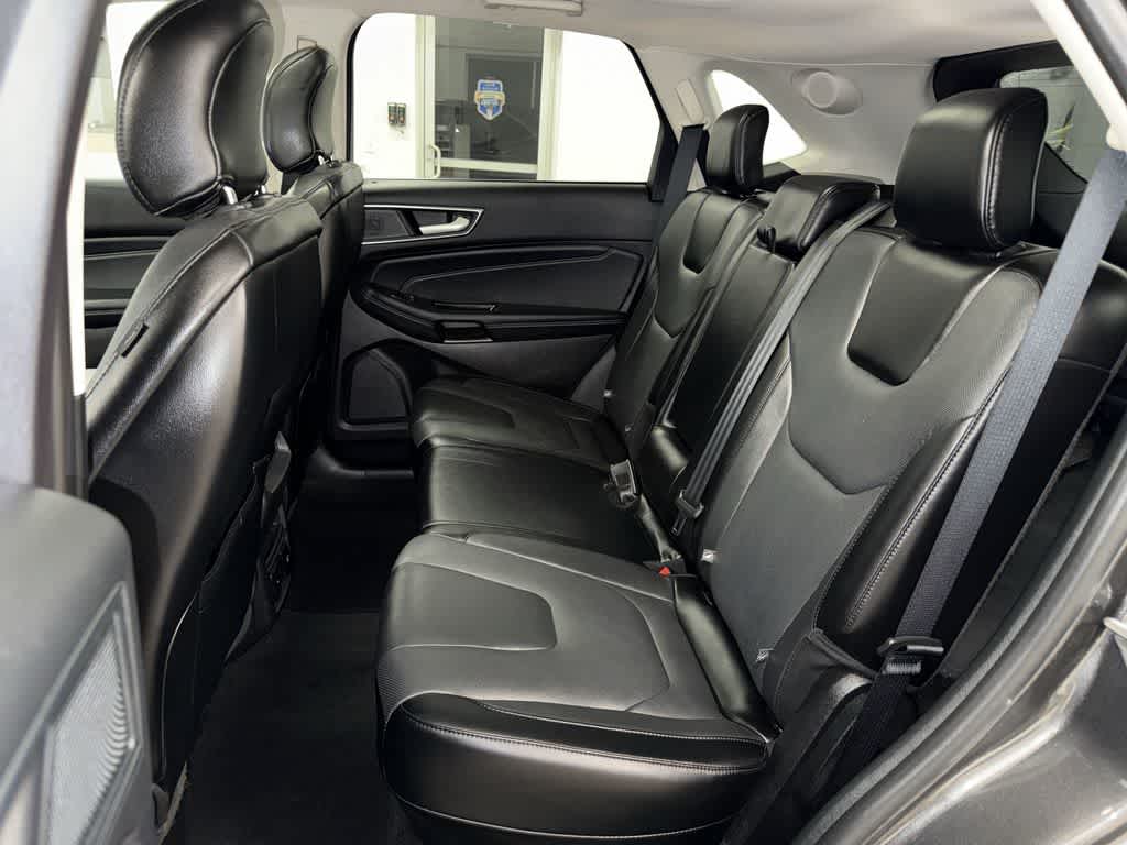 Thumbnail: 2019 Ford Edge - 17