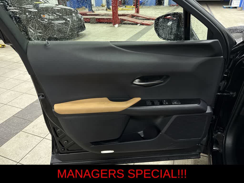 Thumbnail: 2024 Lexus UX - 29