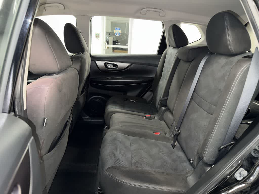 Thumbnail: 2015 Nissan Rogue - 17