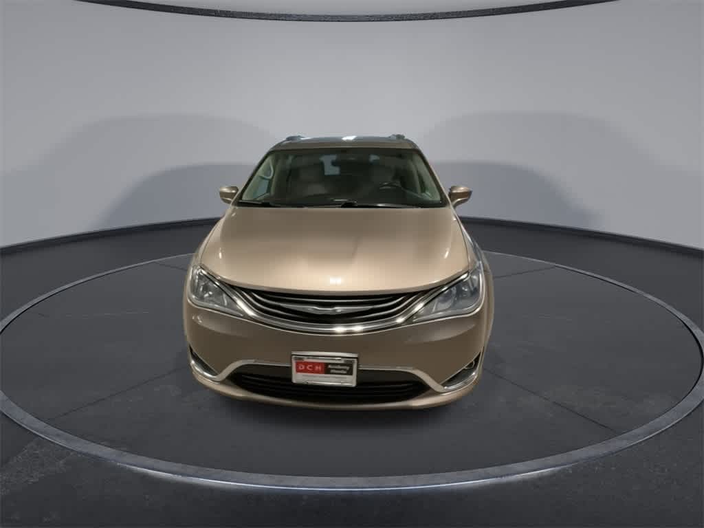 Thumbnail: 2018 Chrysler Pacifica - 3