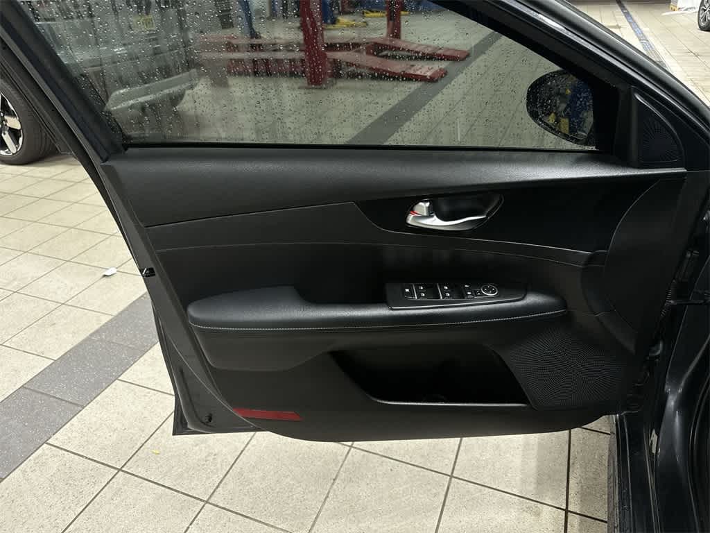 Thumbnail: 2023 Kia Forte - 29