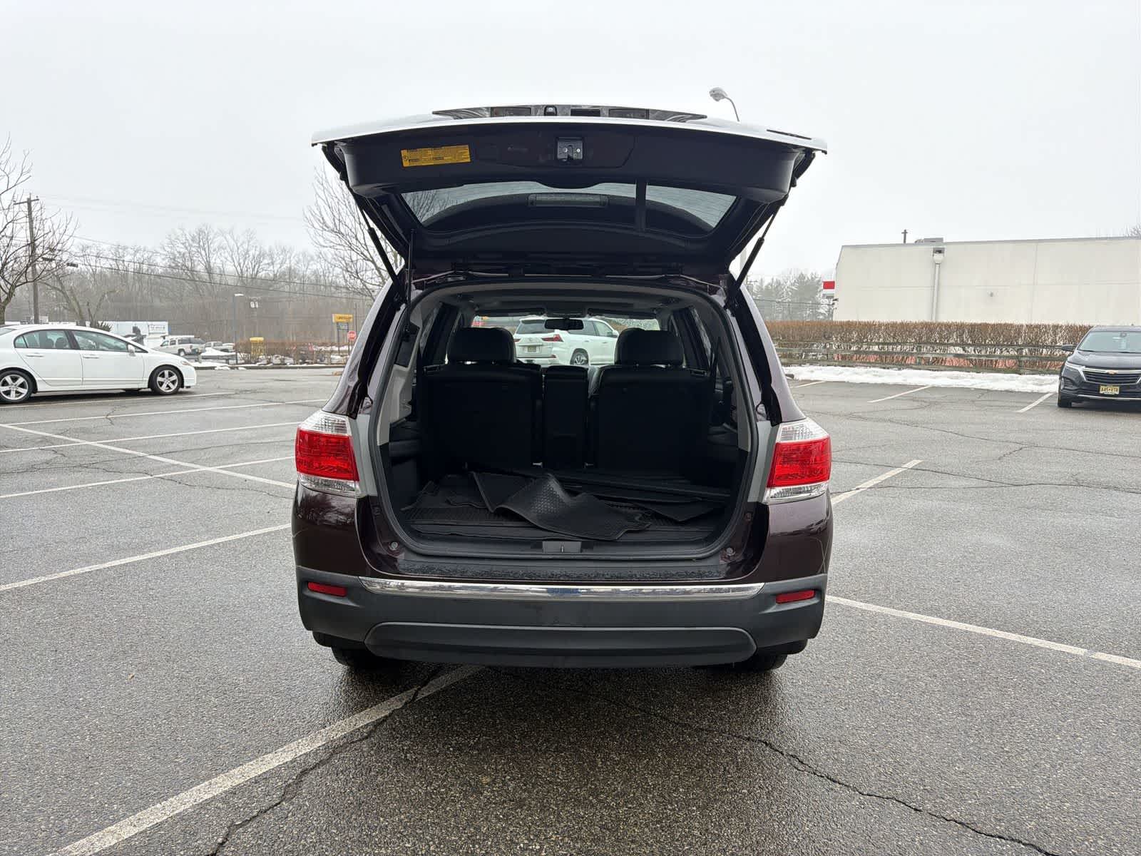 Thumbnail: 2013 Toyota Highlander - 27