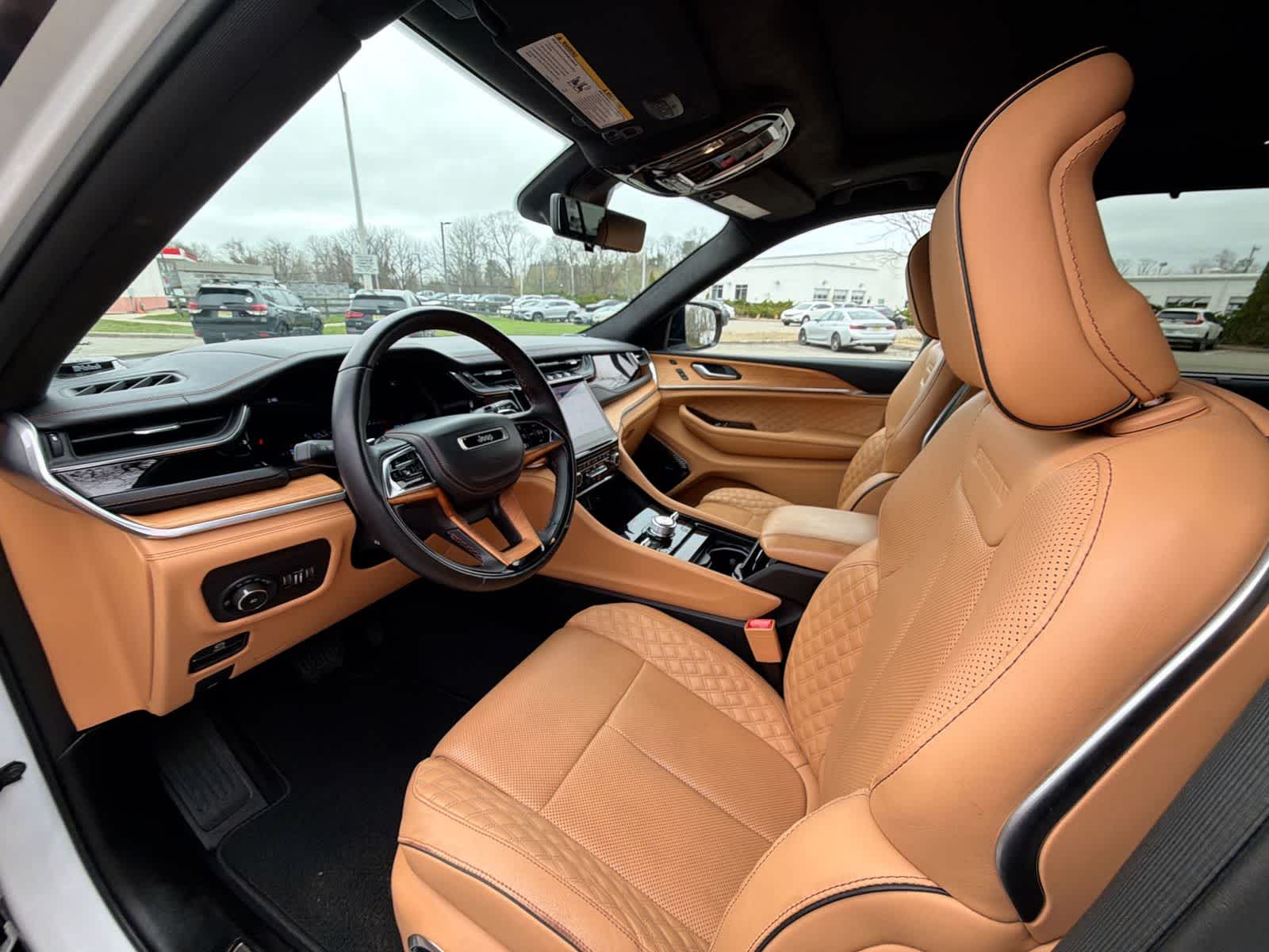 Thumbnail: 2022 Jeep Grand Cherokee - 10