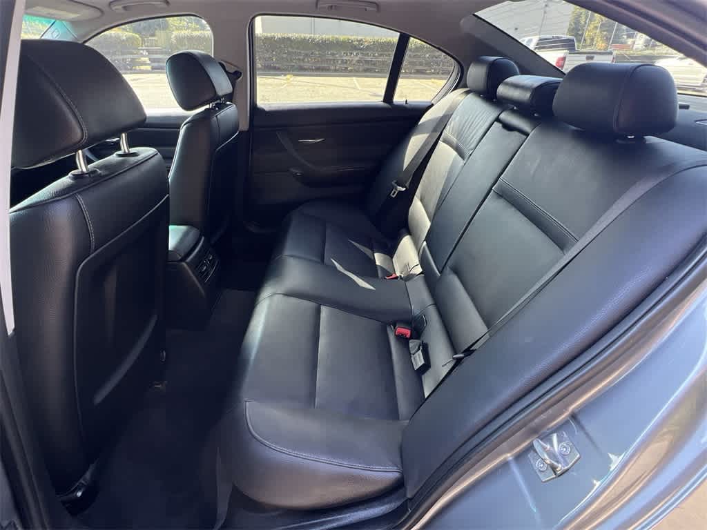 Thumbnail: 2011 BMW 3 Series - 21