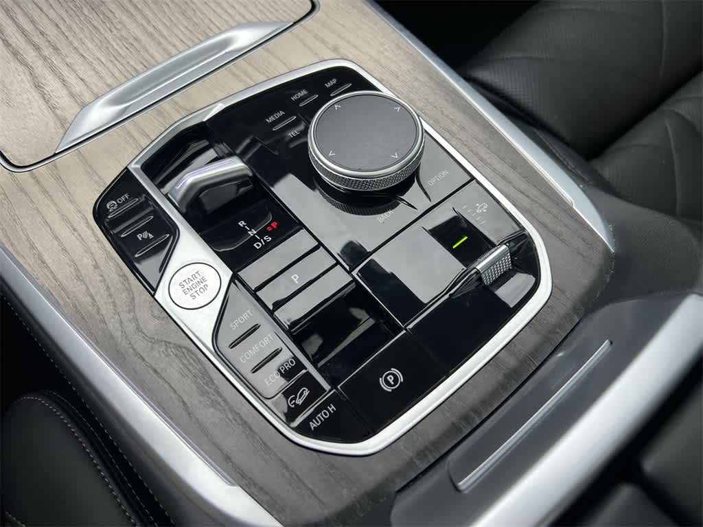 Thumbnail: 2024 BMW X7 - 25