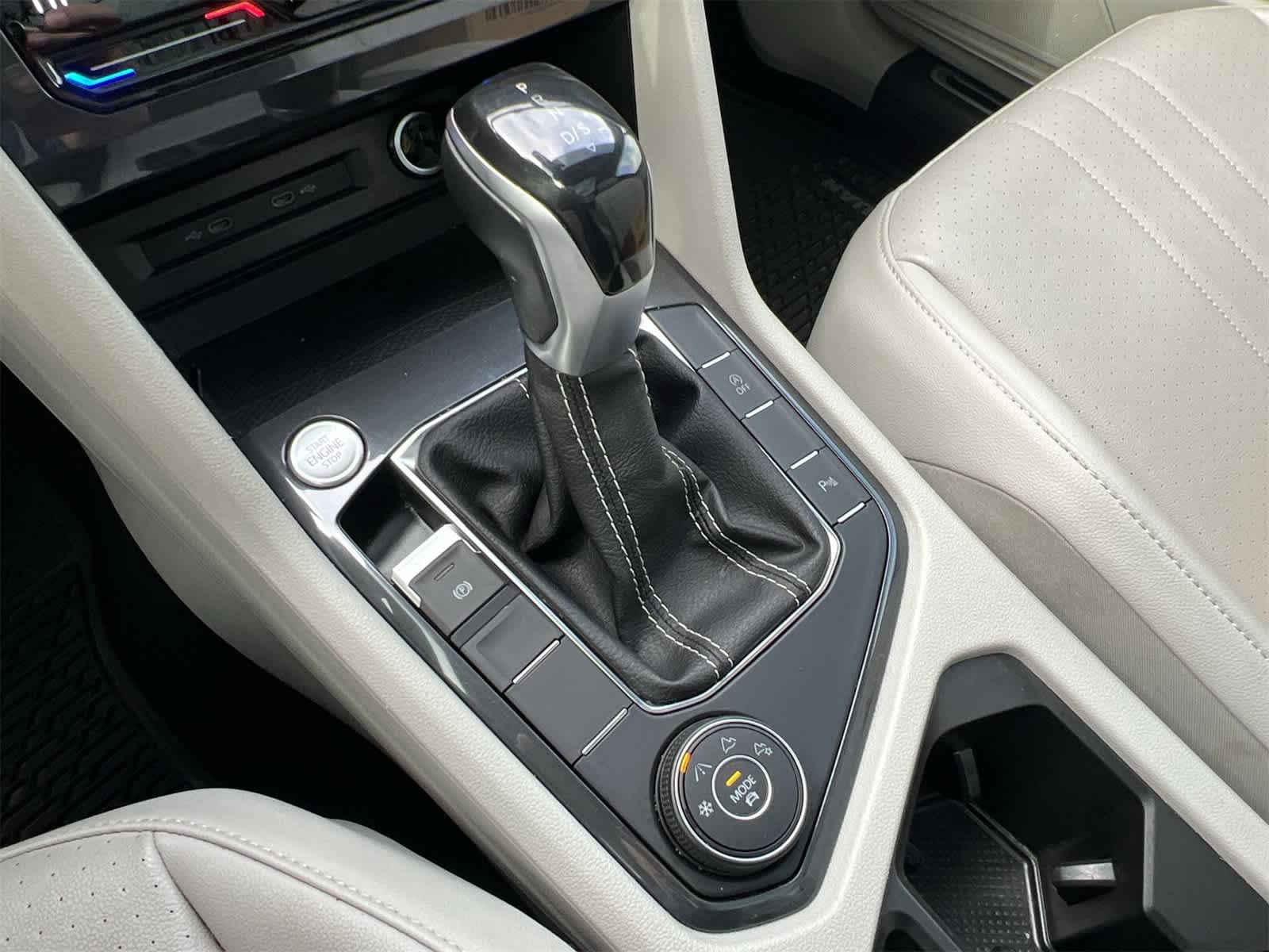 Thumbnail: 2022 Volkswagen Tiguan - 25