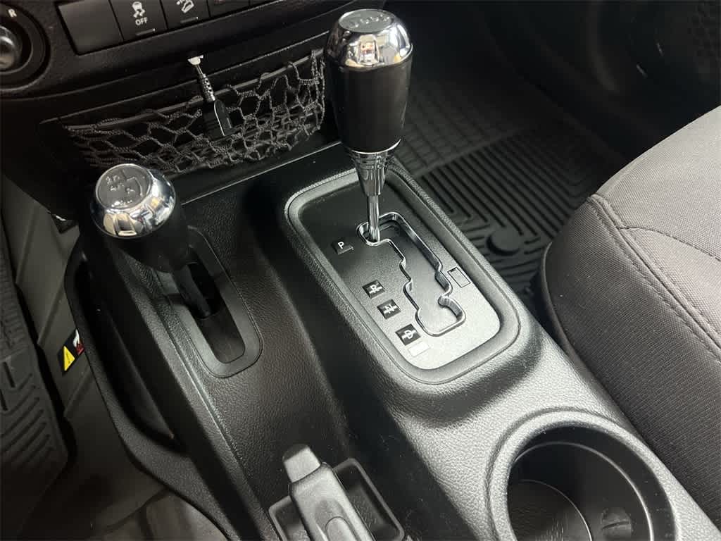 Thumbnail: 2016 Jeep Wrangler - 25