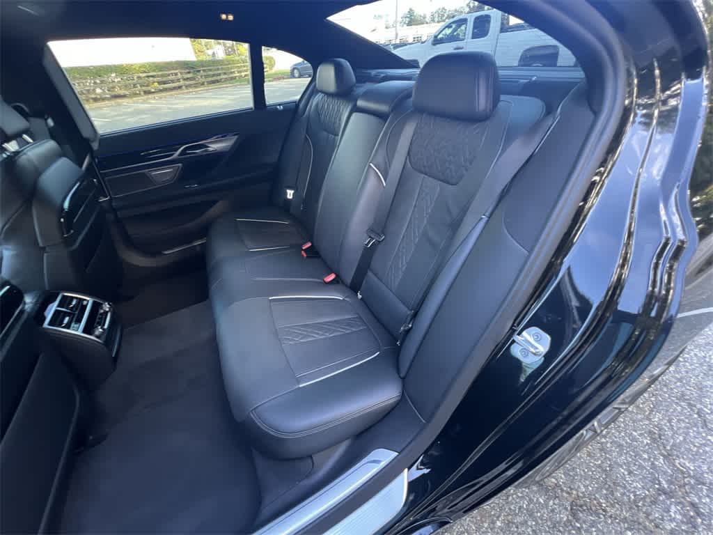 Thumbnail: 2022 BMW 7 Series - 21