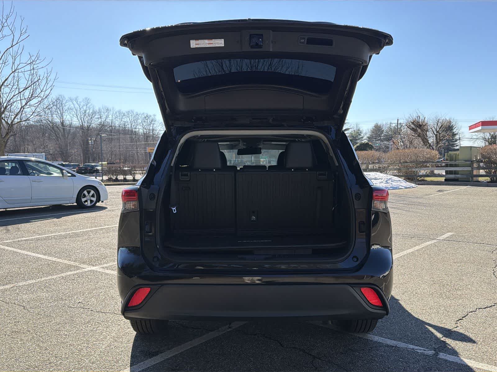 Thumbnail: 2022 Toyota Highlander - 27