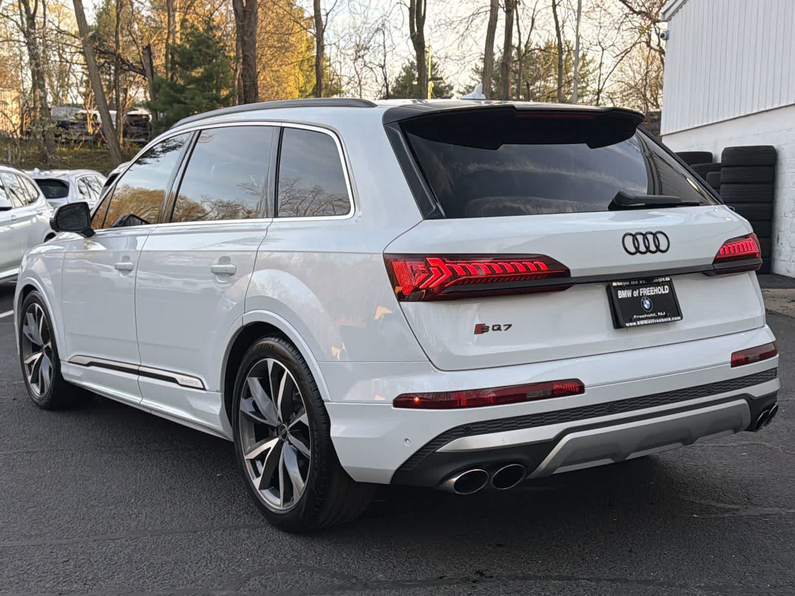 Thumbnail: 2024 Audi SQ7 - 12