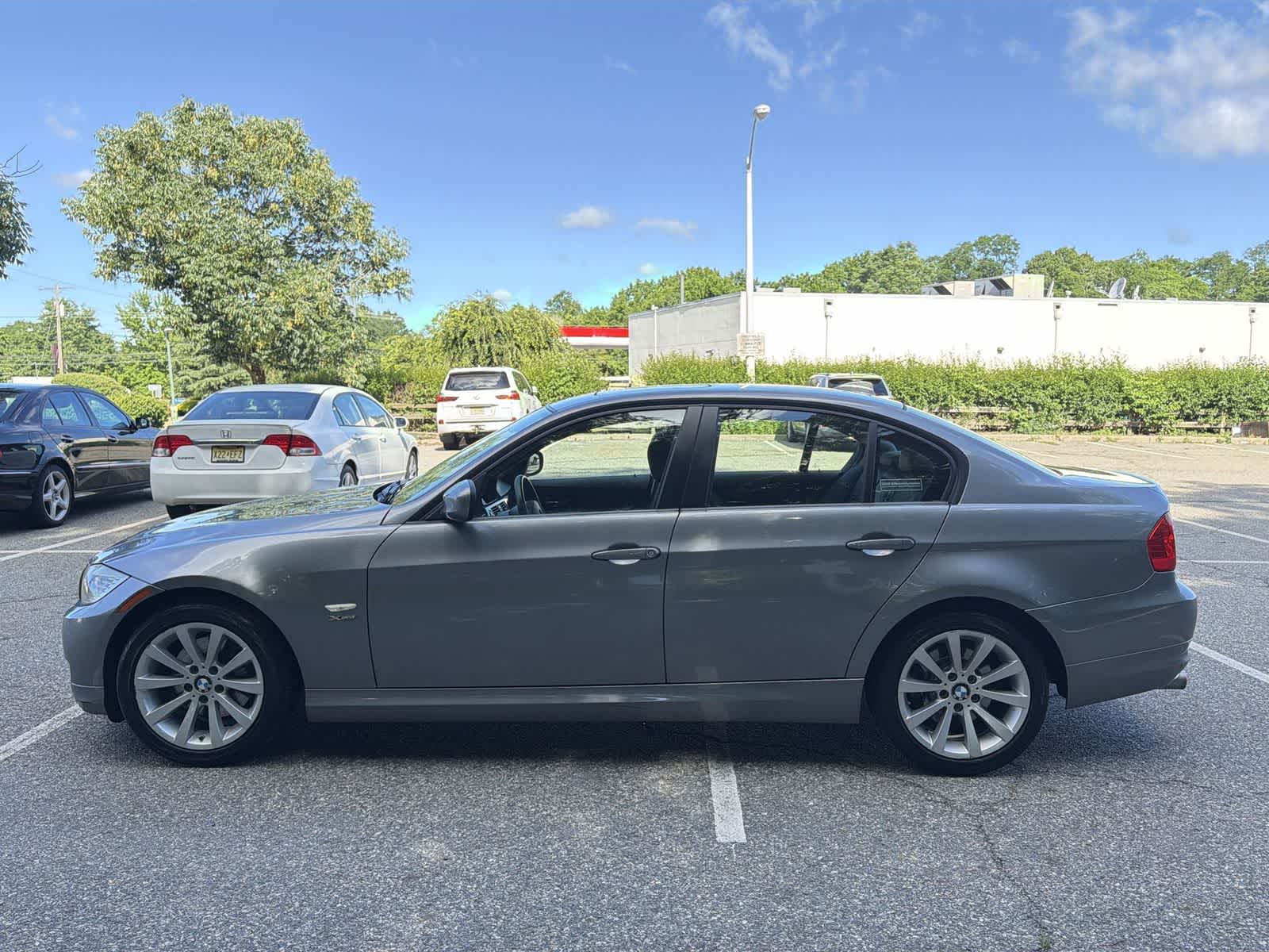 Thumbnail: 2011 BMW 3 Series - 11