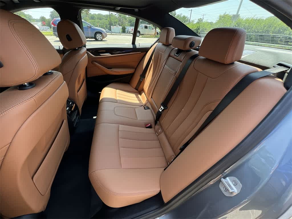 Thumbnail: 2022 BMW 5 Series - 21