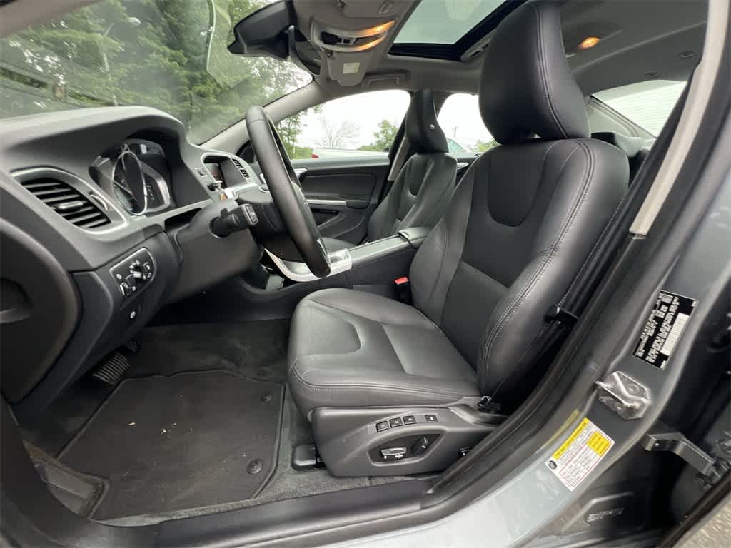 Thumbnail: 2018 Volvo S60 - 19