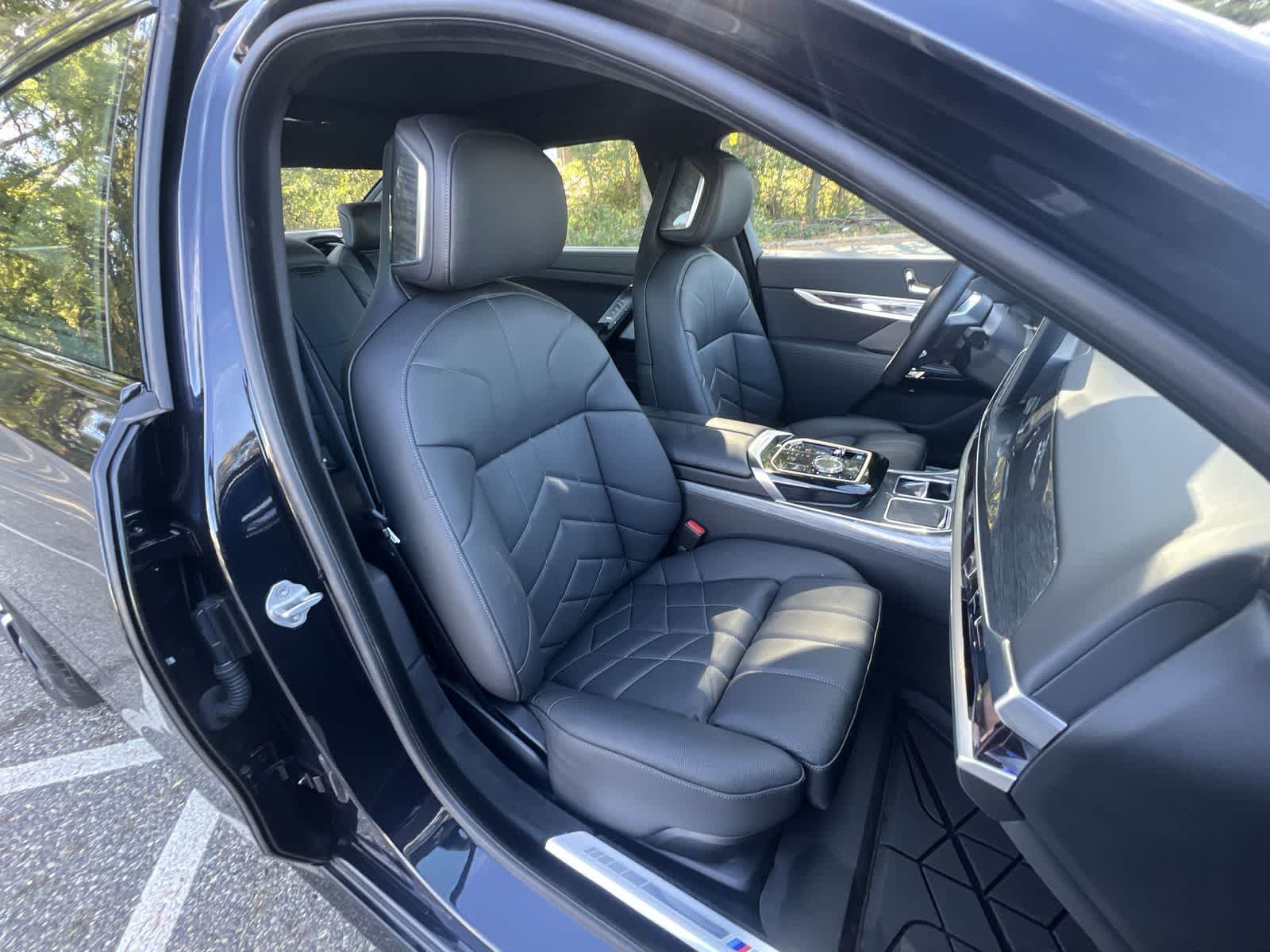 Thumbnail: 2025 BMW i7 - 22