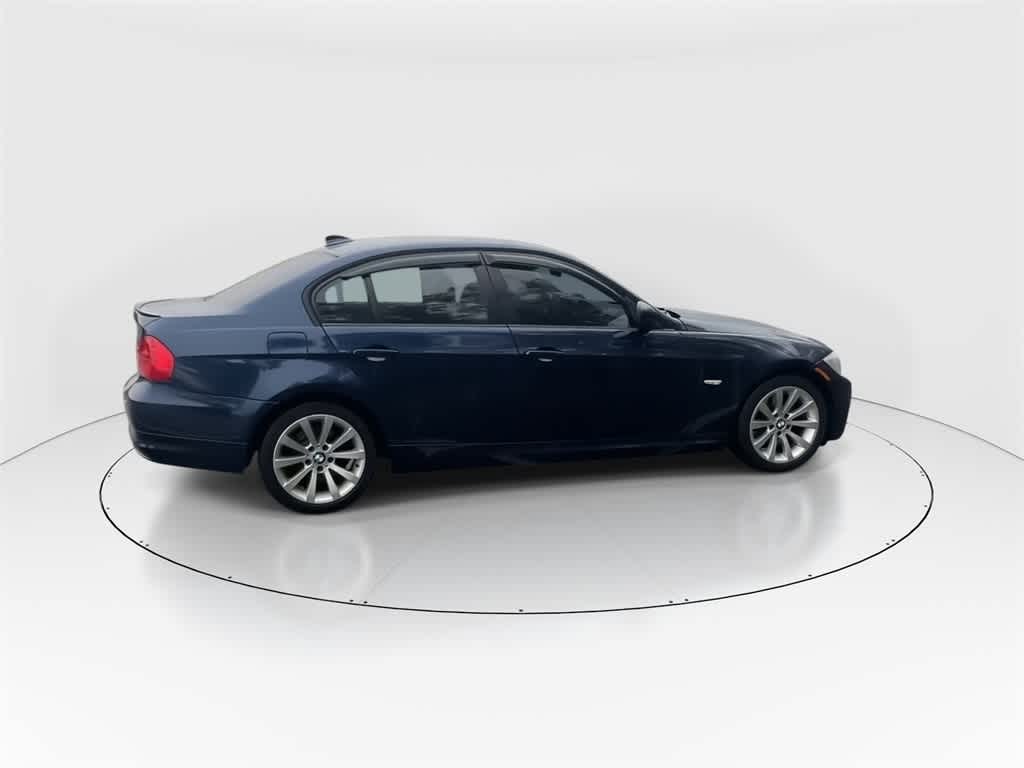 Thumbnail: 2011 BMW 3 Series - 2