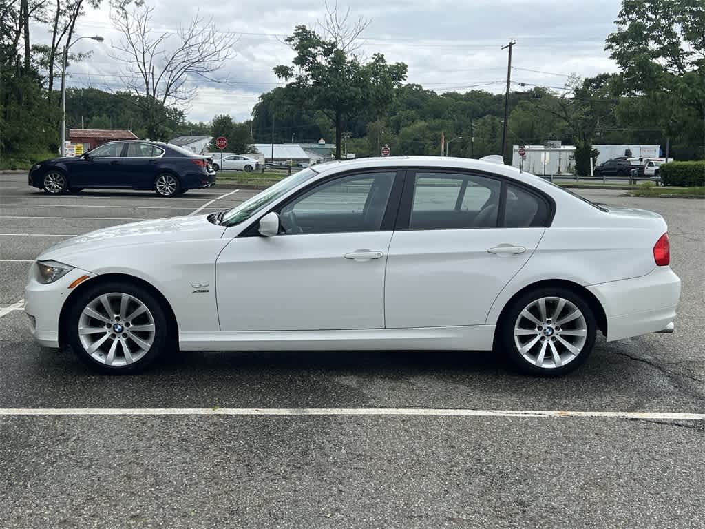 Thumbnail: 2011 BMW 3 Series - 11