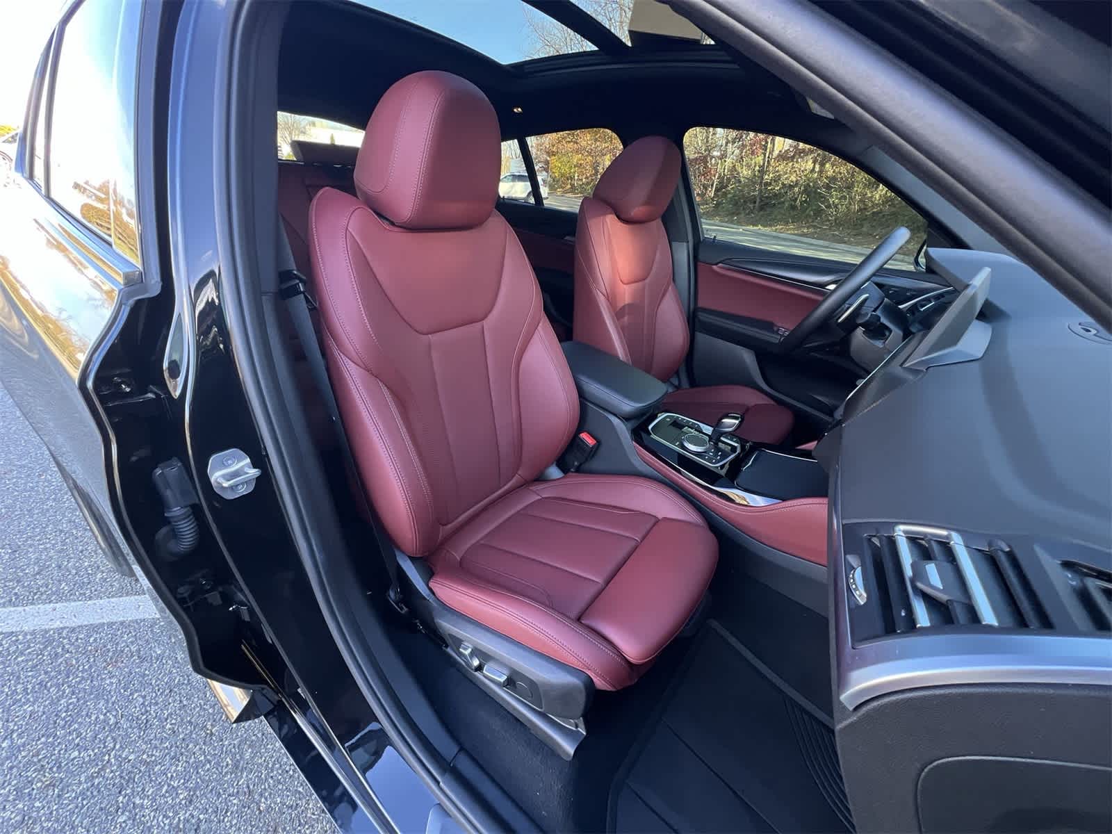 Thumbnail: 2023 BMW X4 - 22