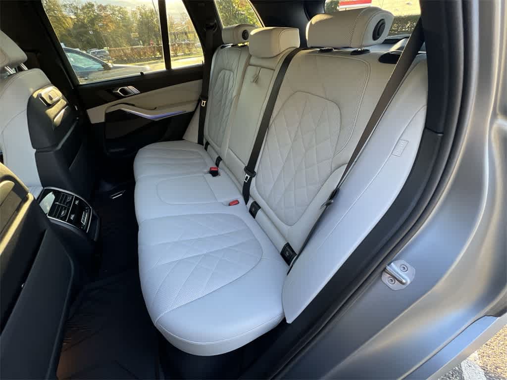 Thumbnail: 2025 BMW X5 - 21