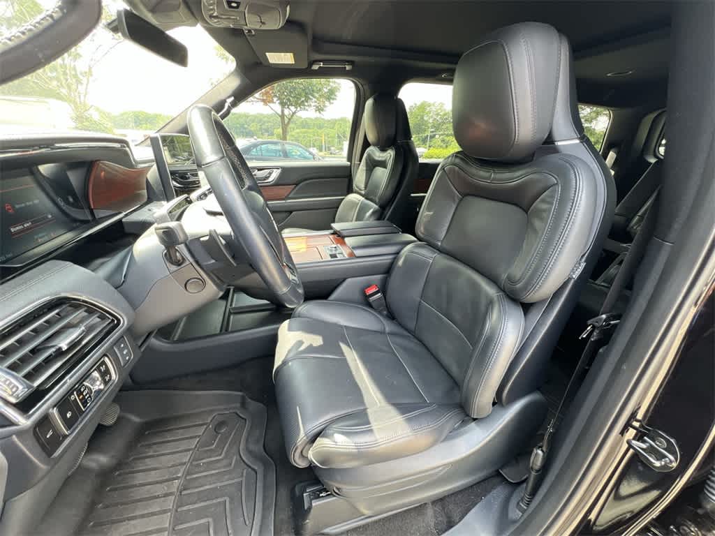 Thumbnail: 2023 Lincoln Navigator - 18
