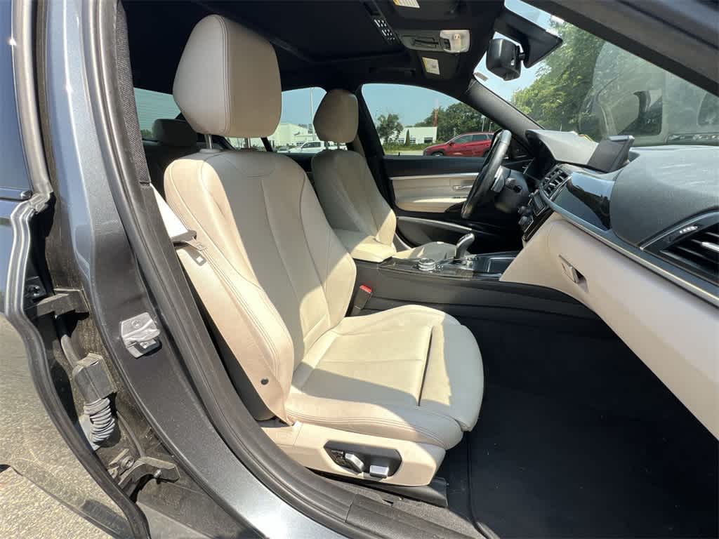 Thumbnail: 2016 BMW 3 Series - 21