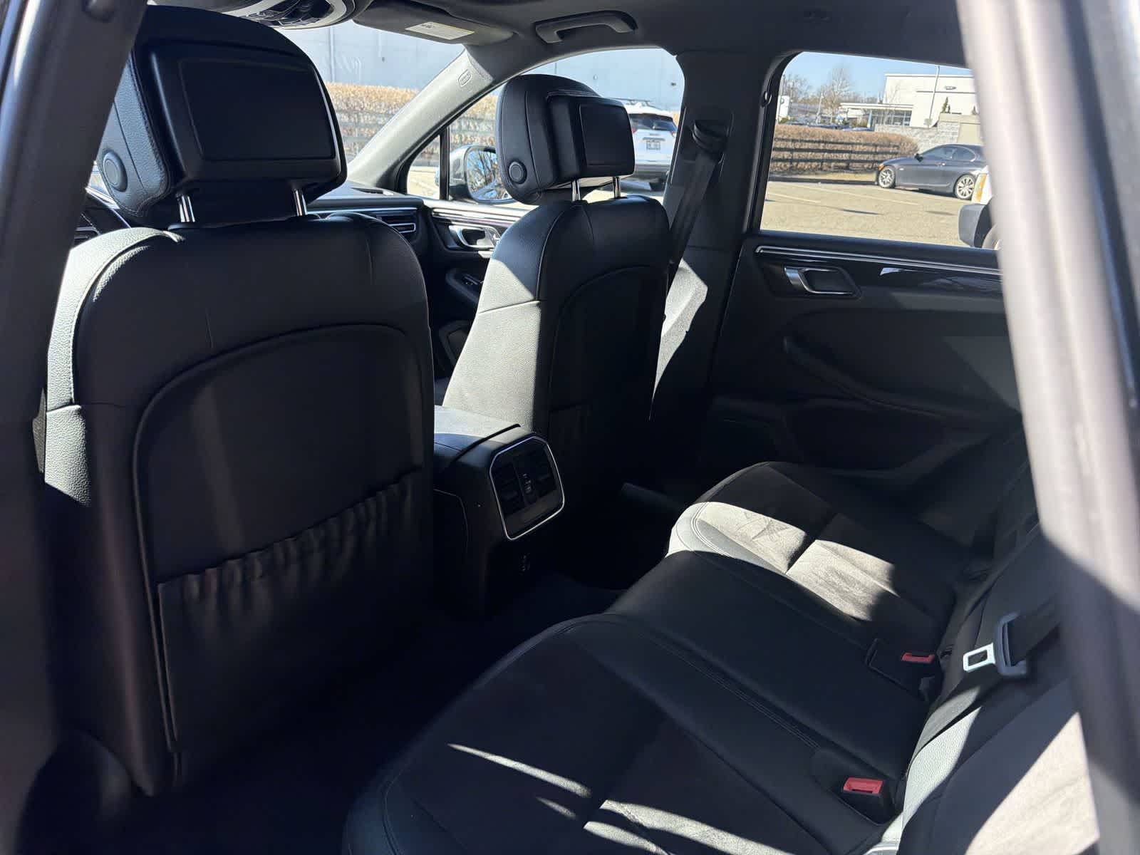 Thumbnail: 2020 Porsche Macan - 20