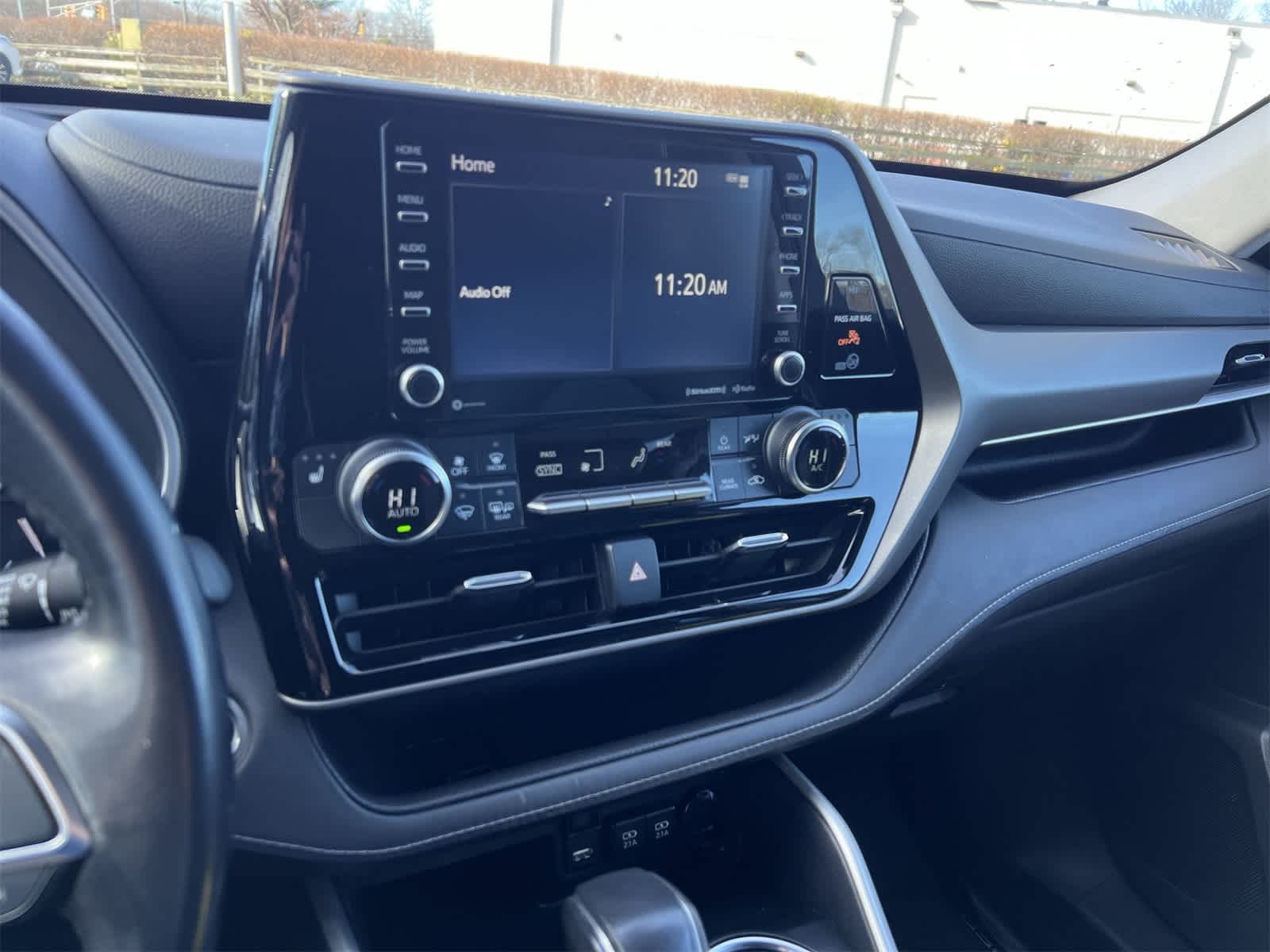 Thumbnail: 2020 Toyota Highlander - 24