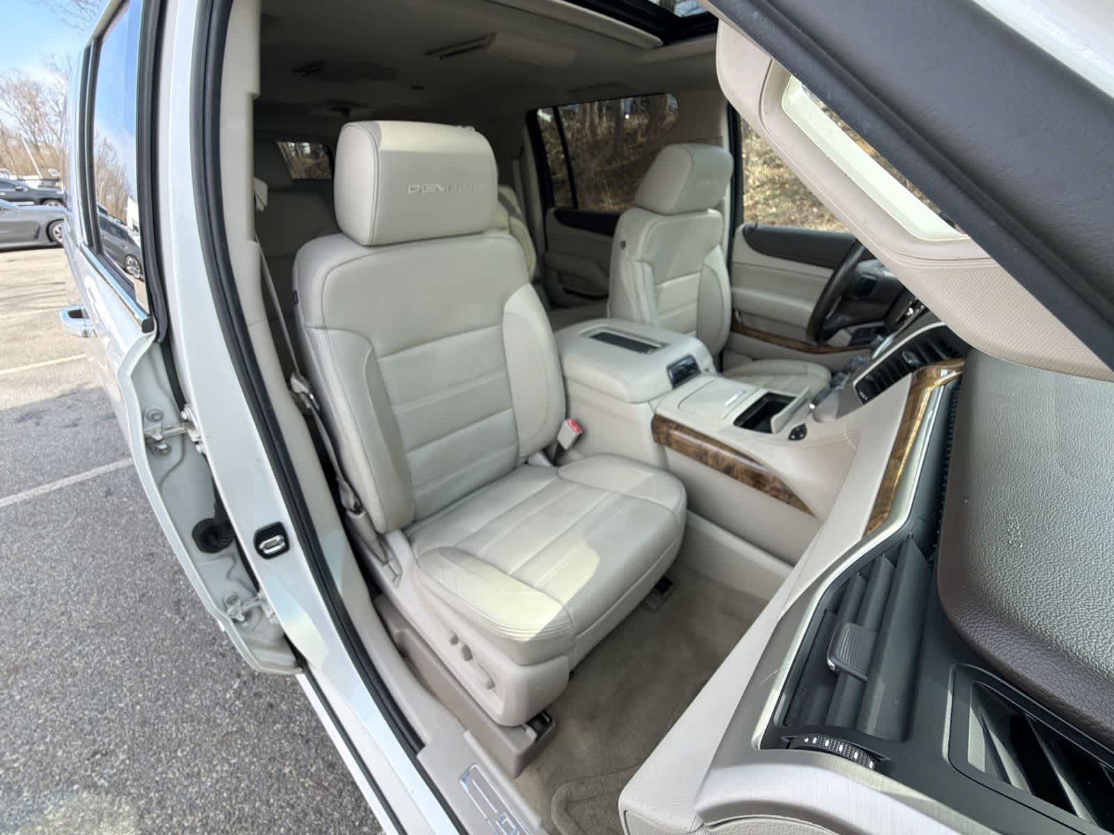 Thumbnail: 2015 GMC Yukon XL - 22