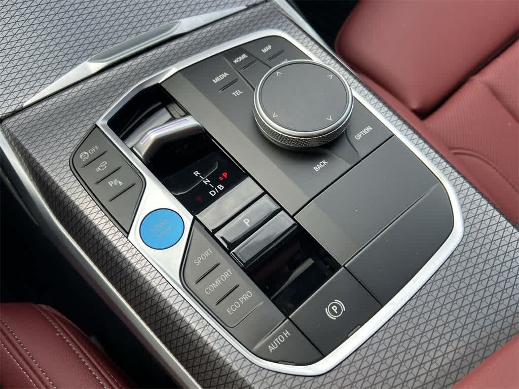 Thumbnail: 2025 BMW i4 - 25