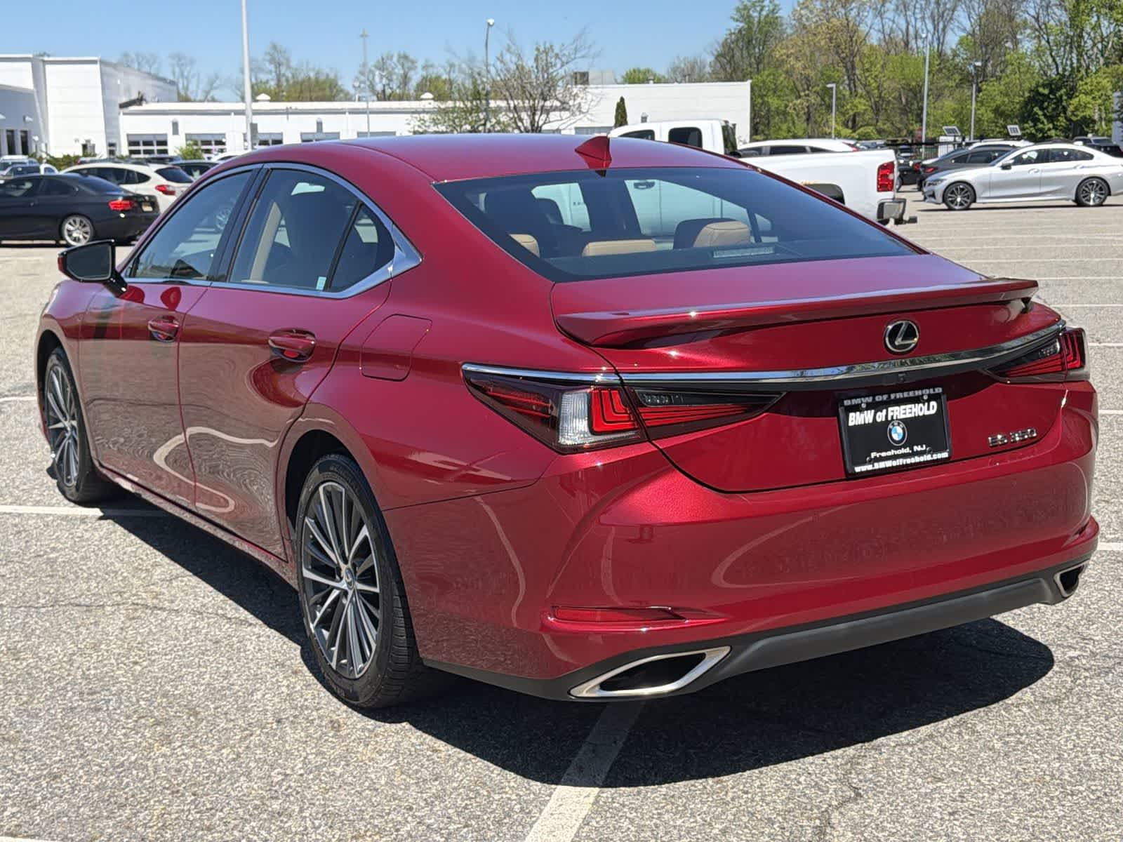 Thumbnail: 2022 Lexus ES - 12