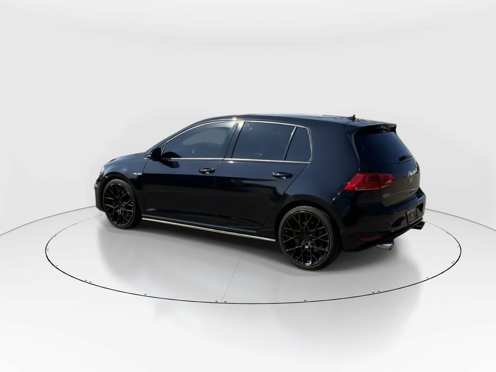 Thumbnail: 2017 Volkswagen Golf - 2