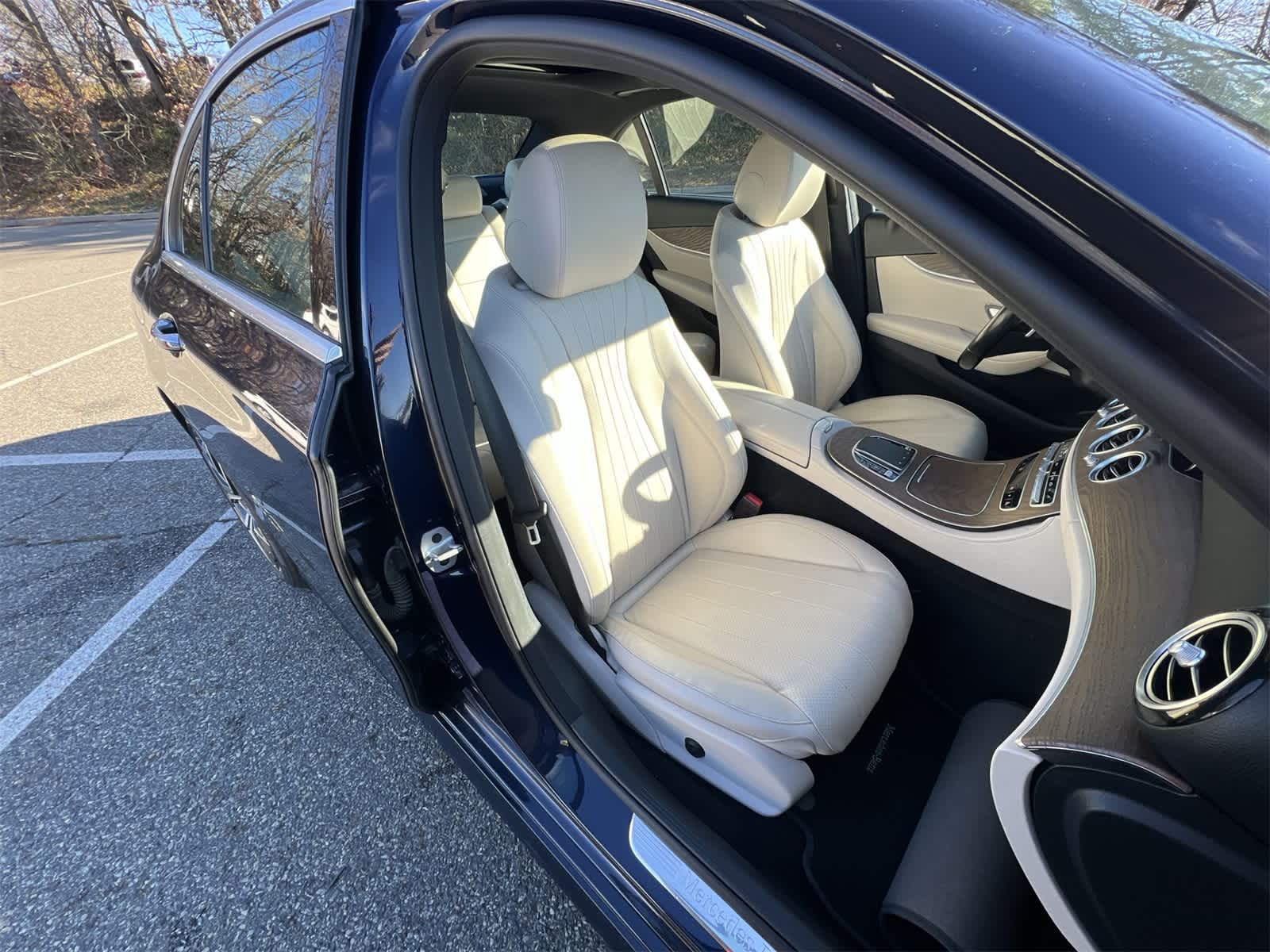 Thumbnail: 2021 Mercedes-Benz E-Class - 22