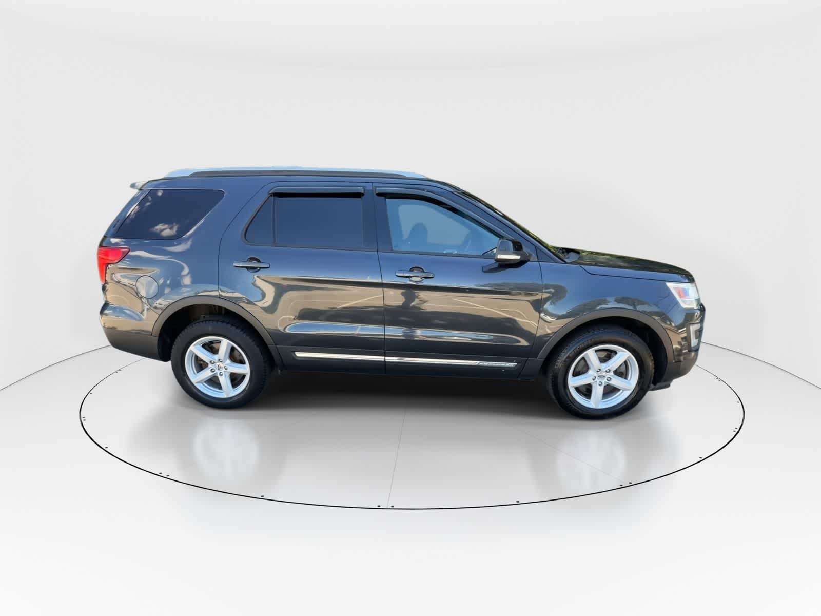 Thumbnail: 2017 Ford Explorer - 9