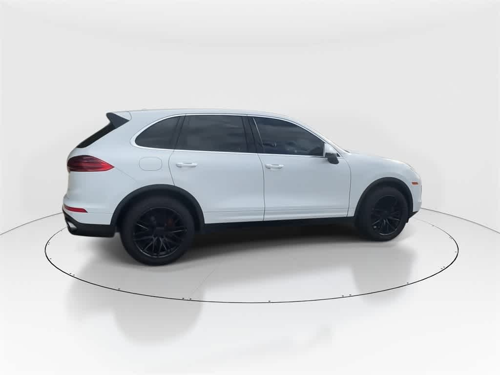 2016 Porsche Cayenne photo 2