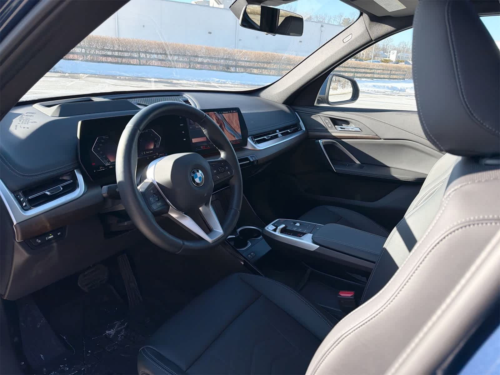 Thumbnail: 2025 BMW X1 - 10