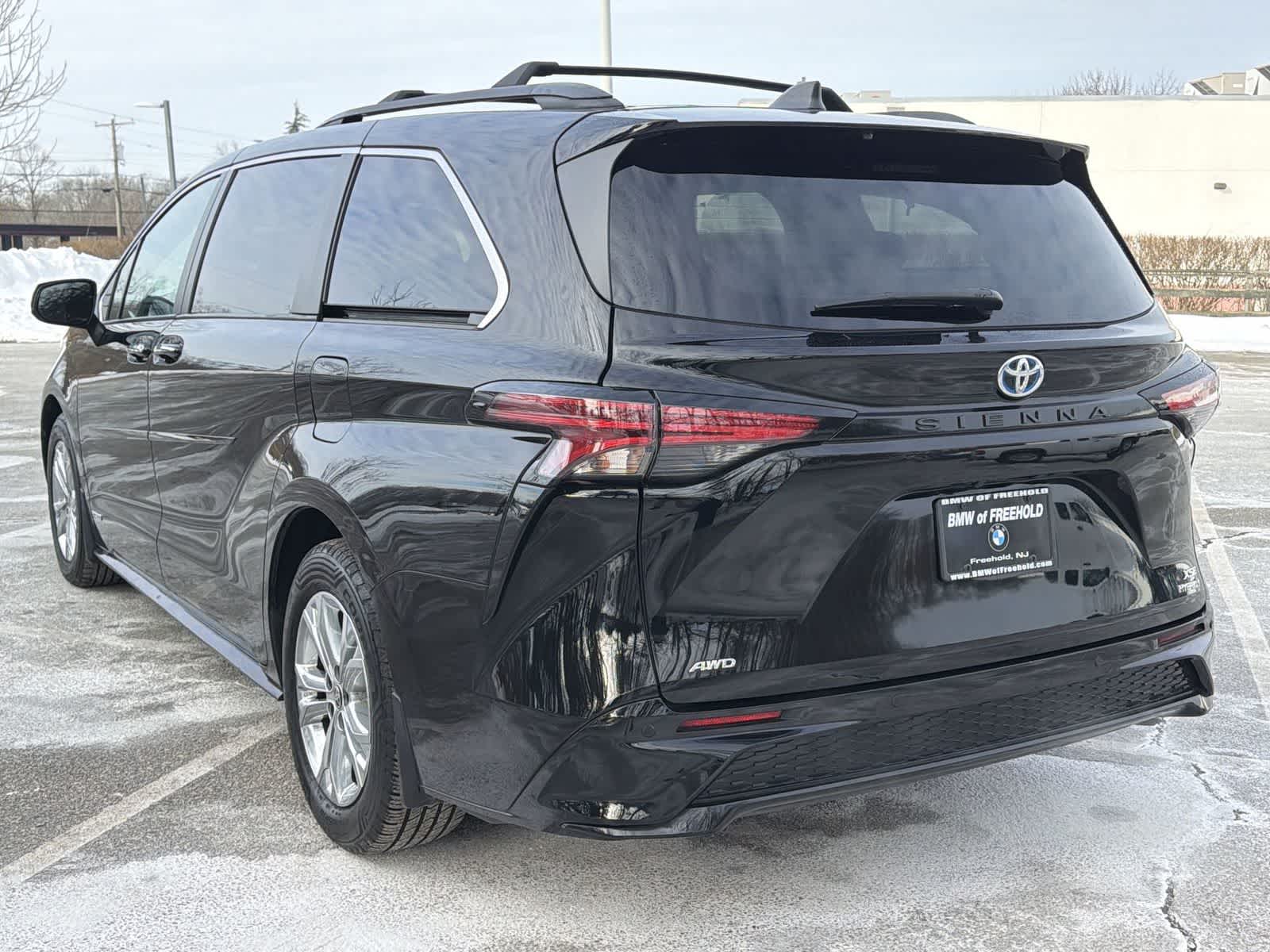 Thumbnail: 2021 Toyota Sienna - 12