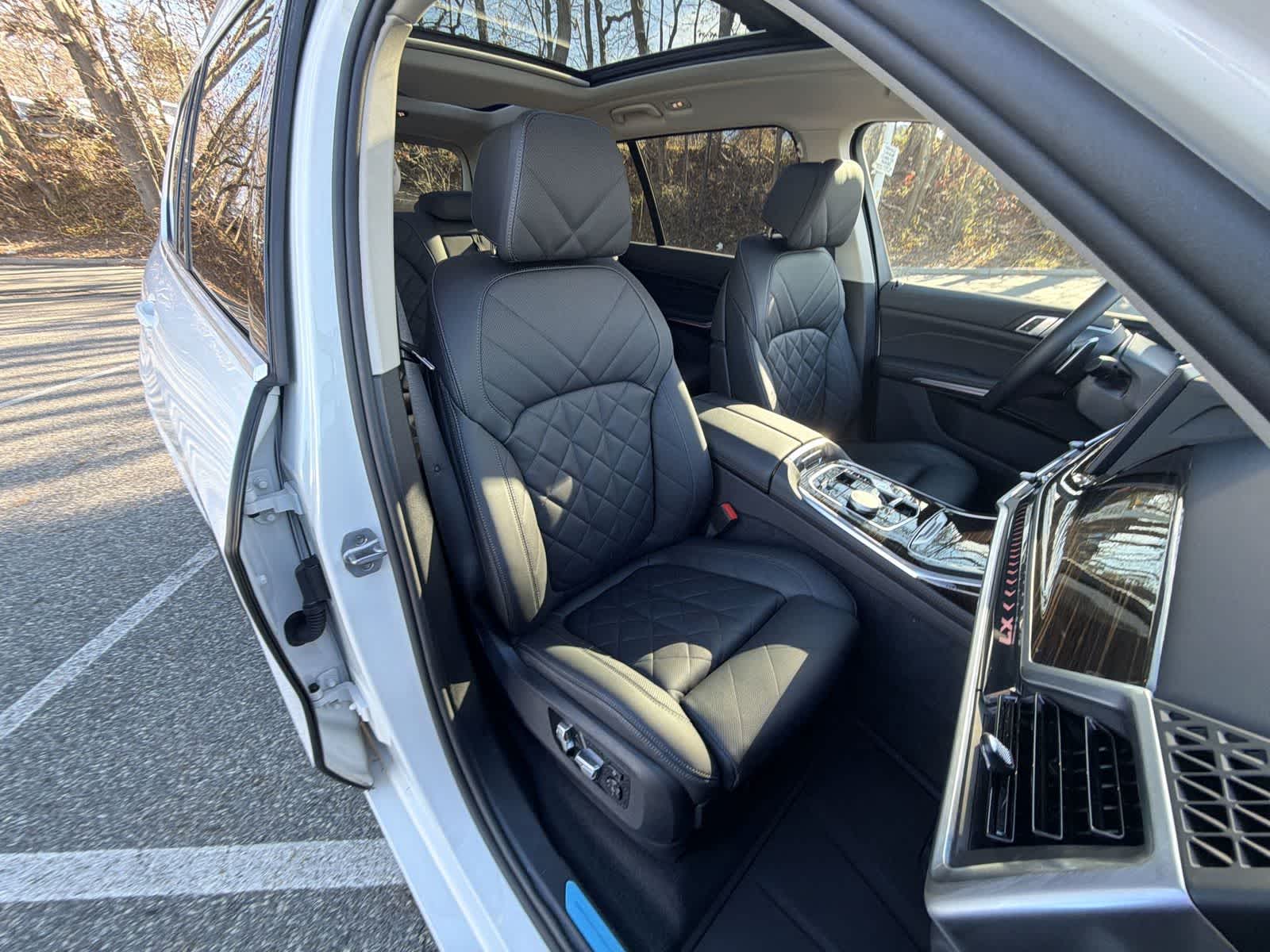 Thumbnail: 2025 BMW X7 - 22