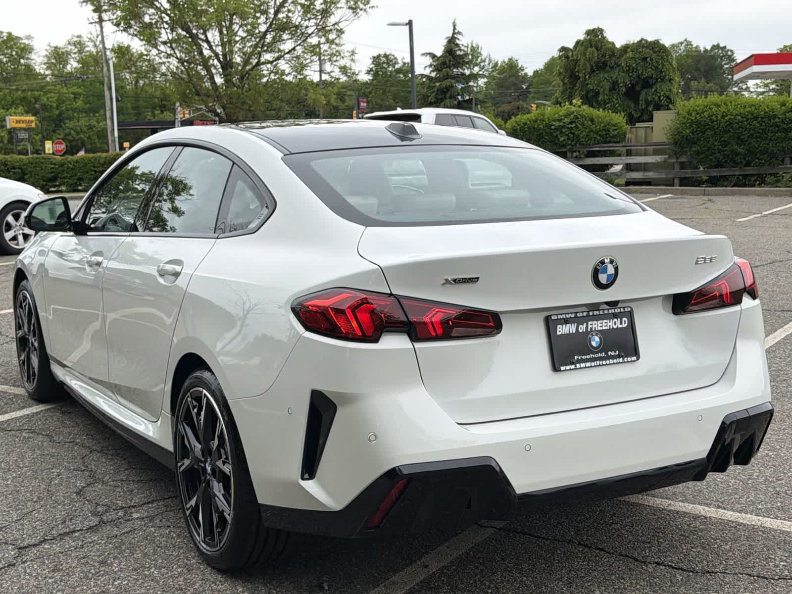 Thumbnail: 2025 BMW 2 Series - 12