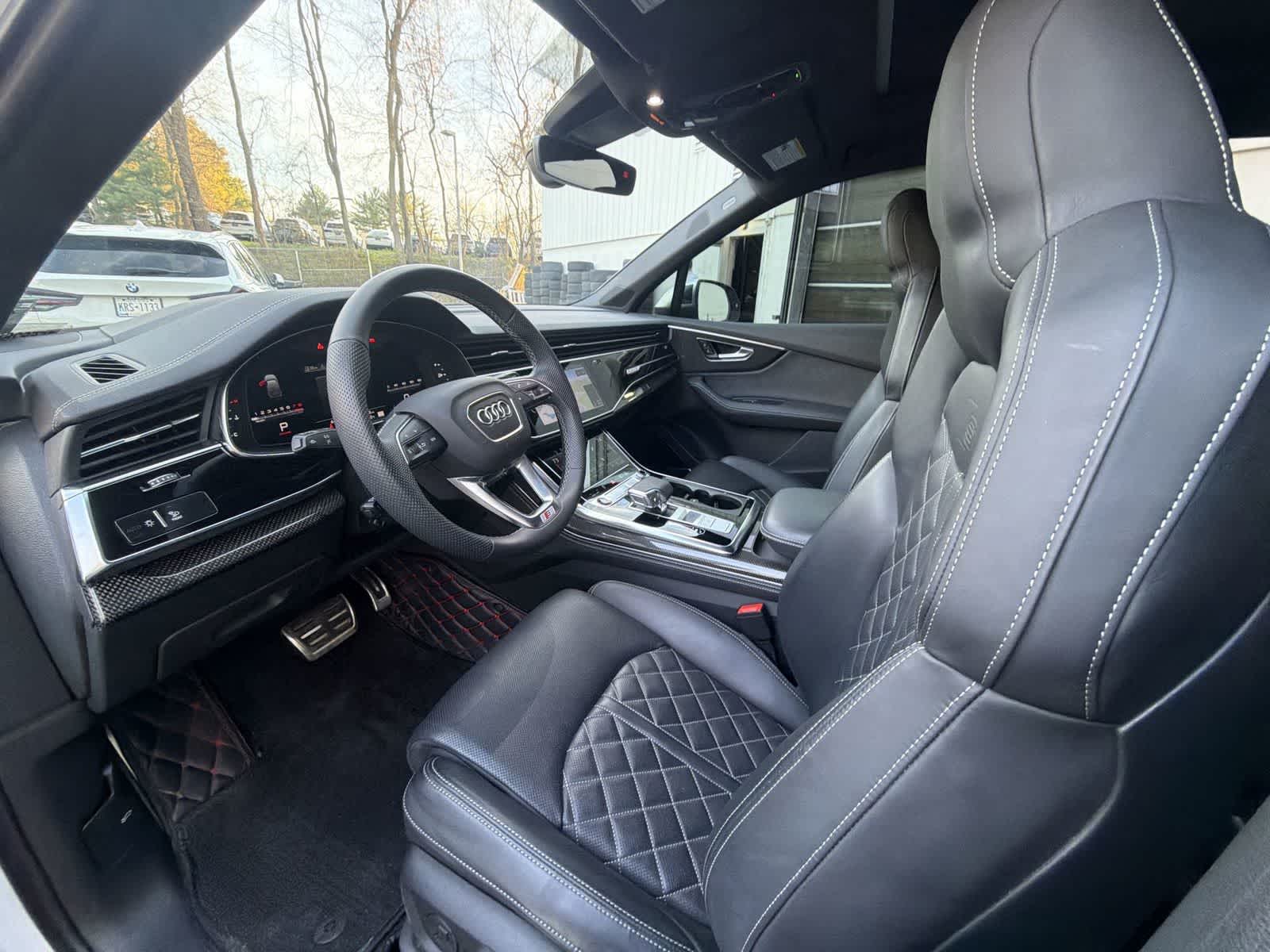 Thumbnail: 2024 Audi SQ7 - 10