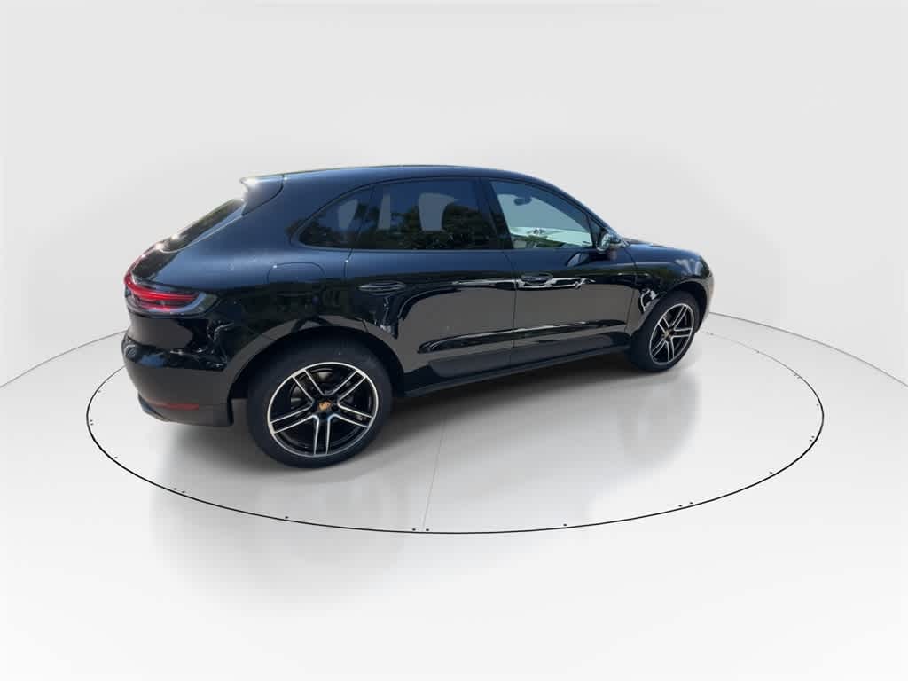 Thumbnail: 2021 Porsche Macan - 3