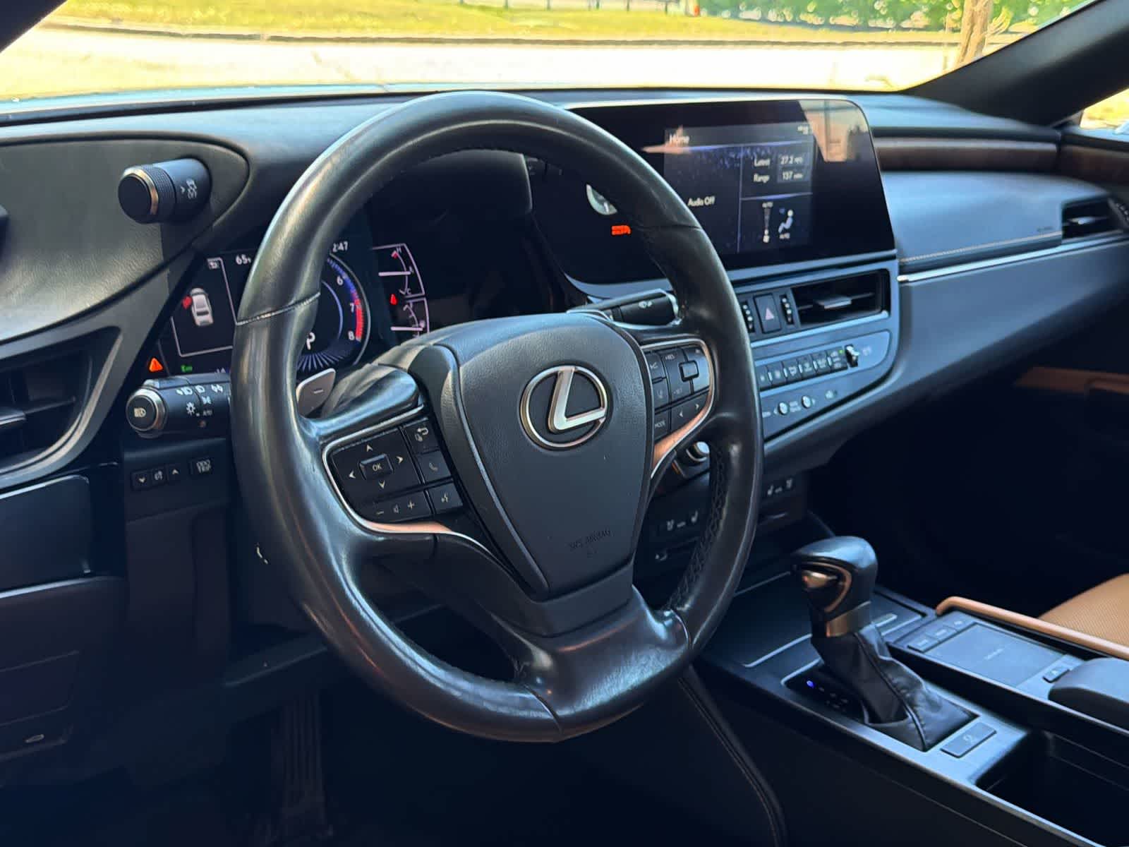 Thumbnail: 2022 Lexus ES - 23