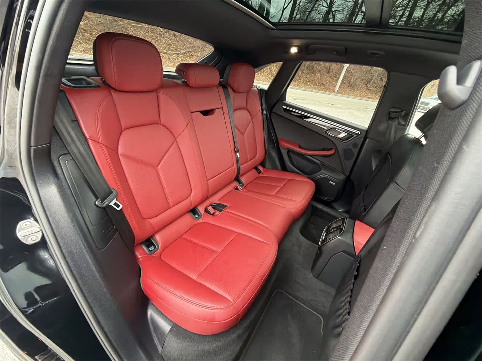 Thumbnail: 2020 Porsche Macan - 21