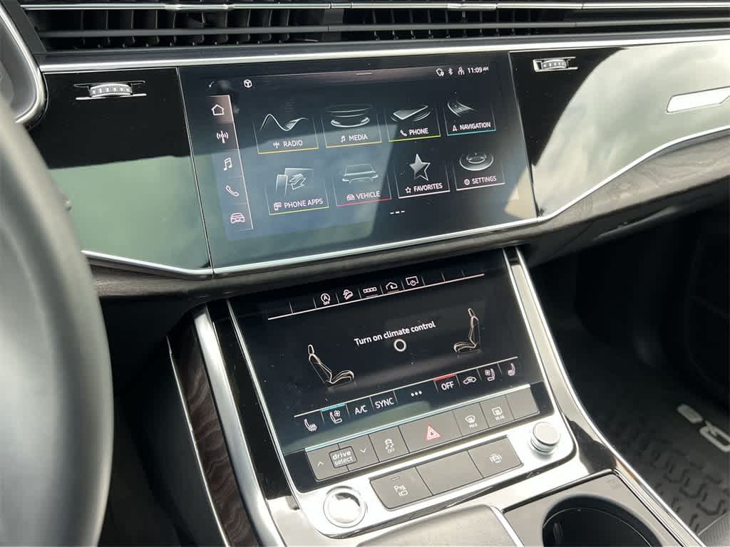 Thumbnail: 2022 Audi Q8 - 24