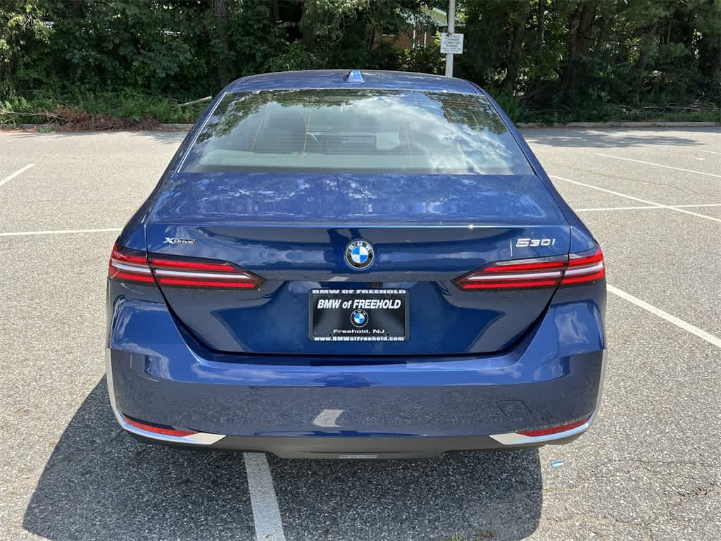 Thumbnail: 2025 BMW 5 Series - 13