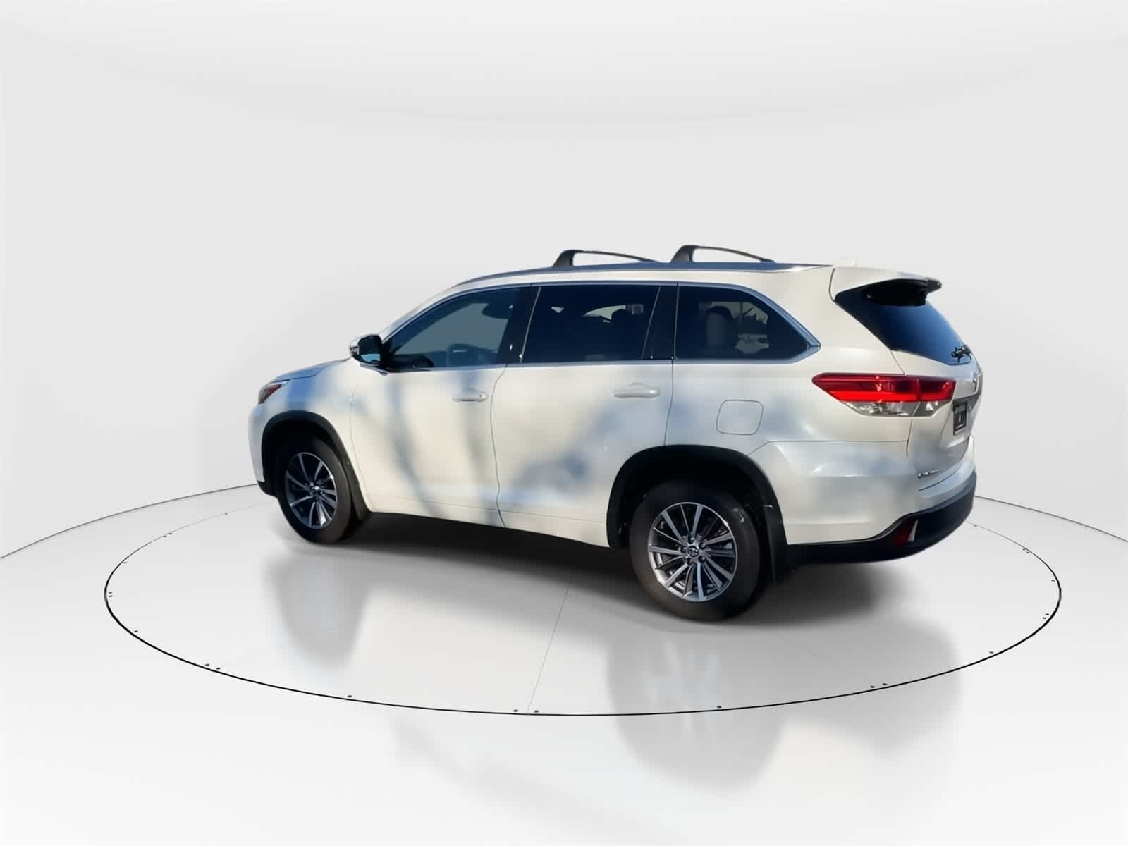 Thumbnail: 2017 Toyota Highlander - 7