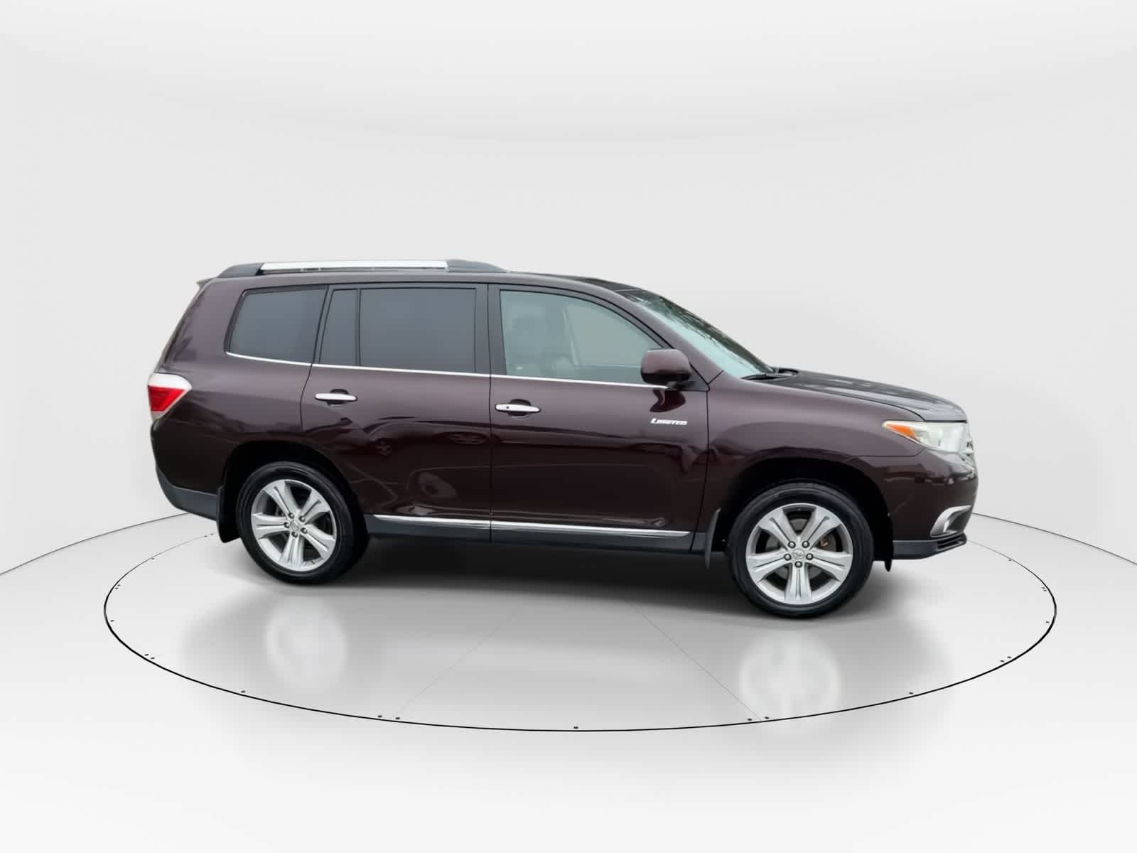 Thumbnail: 2013 Toyota Highlander - 2