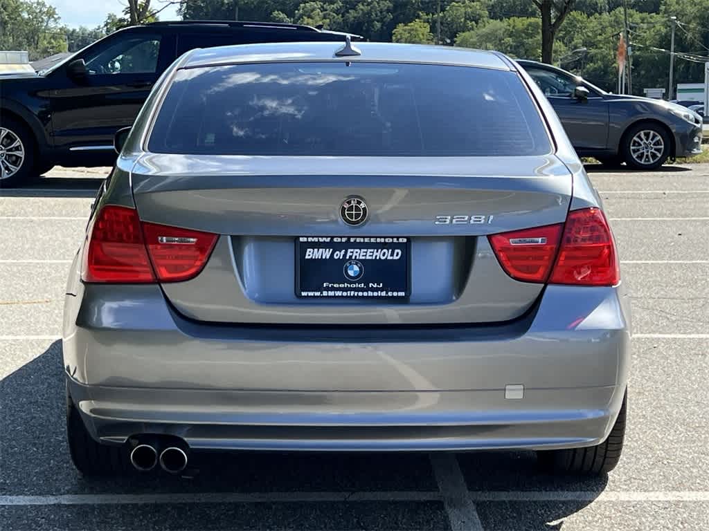 Thumbnail: 2011 BMW 3 Series - 13